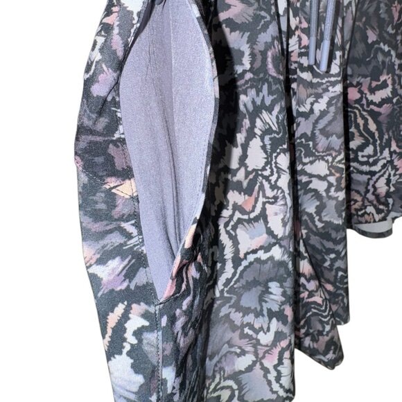 Athleta Crossroads Kinetic Abstract Shorts – Size Small - Picture 6 of 8